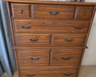 Solid wood chest of drawers