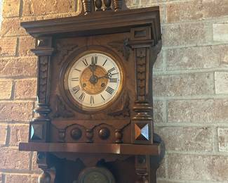 Many vintage clocks