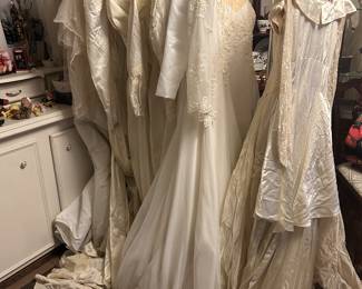 Many vintage wedding dresses
