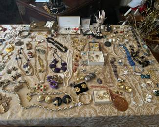 Many signed and named vintage costume jewelry pieces