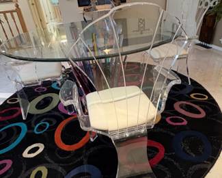 (2nd photo) closer look