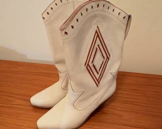 Vintage Wild pair leather Cowgirl boots (Off Whitecolor)
