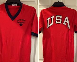 Vintage Descente United States
Basketball jersey.