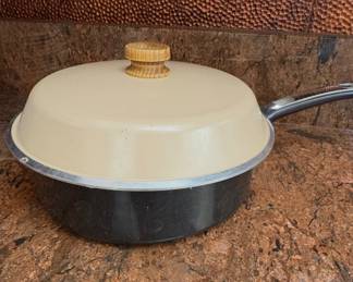 vintage Club Aluminum fry pan with a lid