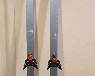A pair of vintage Järvinen Finlandia Glider cross-country skis.