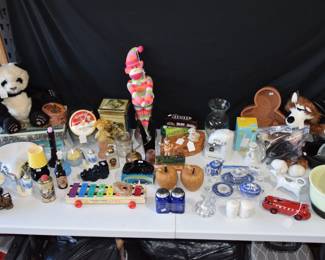 Tons of vintage items..