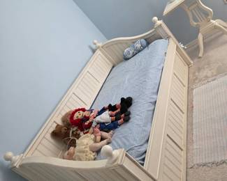 Daybed with trundle