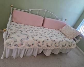 Daybed with trundle