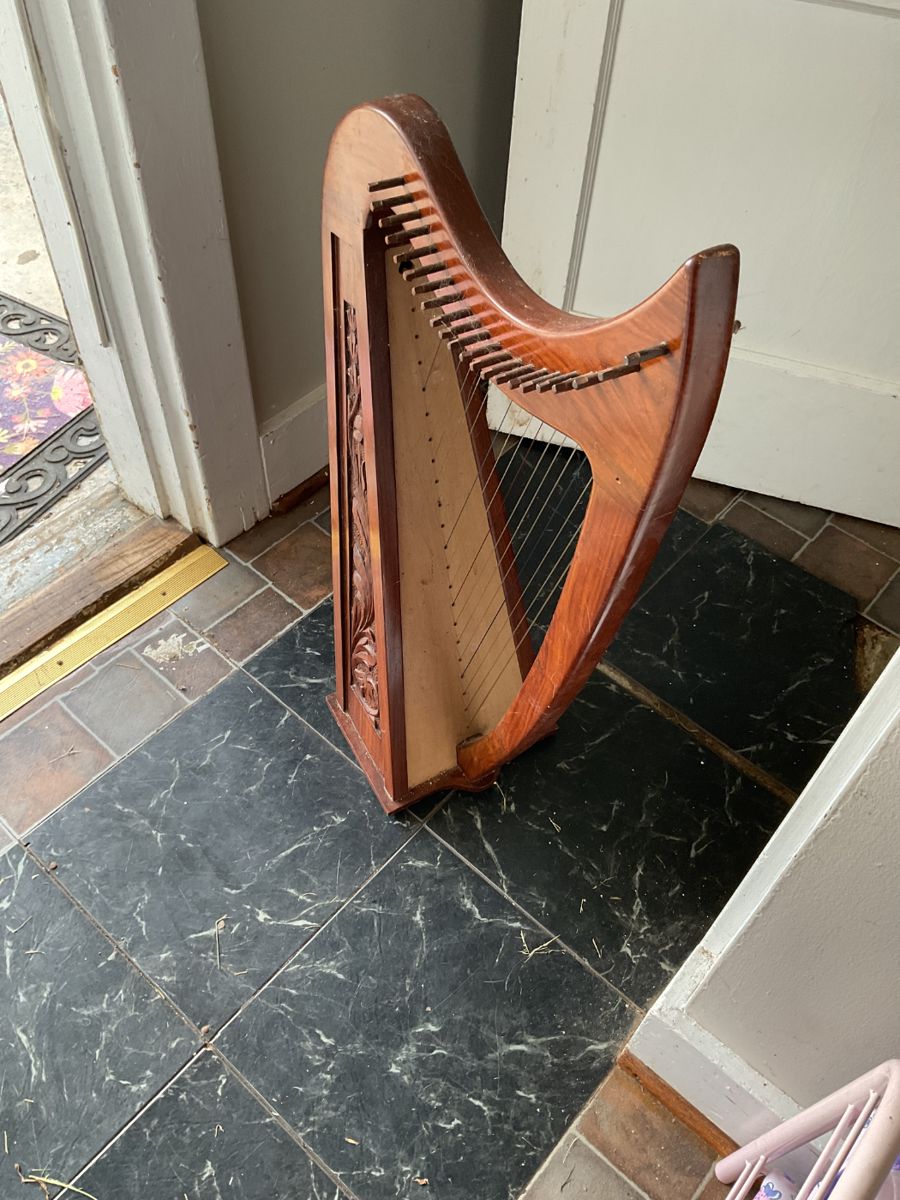 Celtic 22 string harp 
