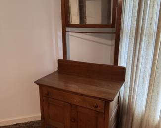 Antique washstand in excellent condition