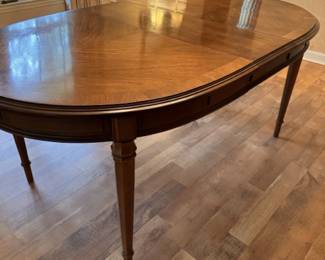 Dining table with 3 leaves, chairs not included. Excellent condition