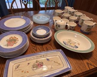 Wedgwood china set in 'Sarah's Garden' pattern, autographed by Sarah Ferguson, the Duchess of York