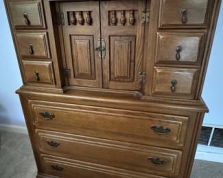 Chest of drawers