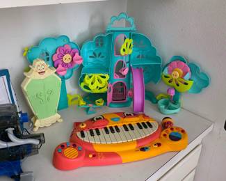 Children's toys, books, and games
