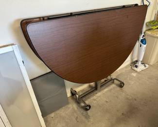 Round Folding Table with Casters