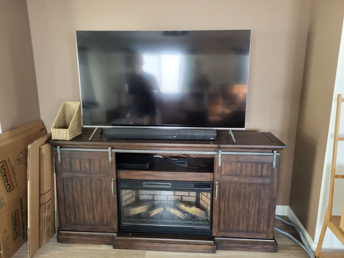 Flat Screen TV. Fireplace