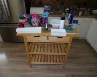 Bakers rack, some Tupperware