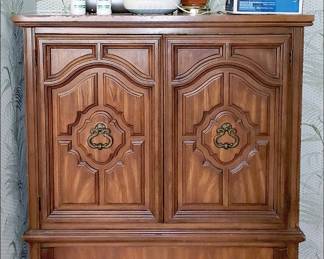 1980s Tall Chest
