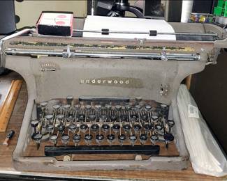Giant Underwood Typewriter. It works.