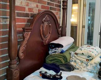 4-Post Bed, Blankets, Hats