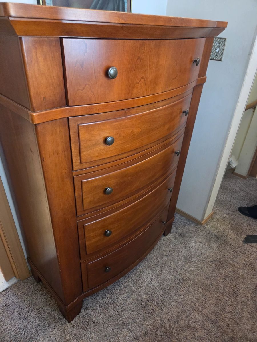 Broyhill wood dresser