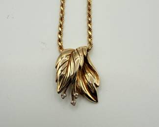 Lot #6 Vintage 14k gold Leaf Pendant Necklace with Rhinestone Accents and Rope Chain