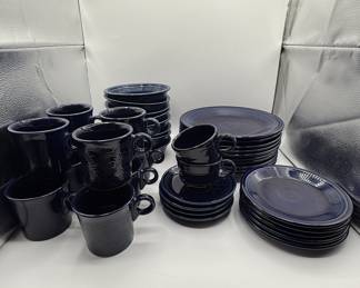 This is the iconic Cobalt by Fiestaware. This collection includes 10 dinner plates, 8 salad bowls, 5 salad plates, 4 saucer plates, 2 tea cups, ten mugs (five traditional mugs and five with the embossed Fiestaware logo.
all of the Pieces are in good use condition, with utensil marks that would be expected of an item of this age and use.