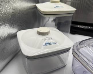 Lot #246 FoodSaver Vacuum Sealer System with Stainless Steel Design and Vacuum Storage Containers Plus Freezer Quart Bags