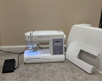 Lot #237 Singer Fashion Mate 5560 White Electronic Sewing Machine with Digital Display and Stitch Pattern Options