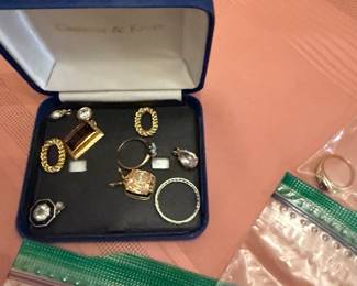 Fine Jewelry Collection Box
Elegant assortment of vintage and modern fine jewelry including gemstone rings, earrings, and statement pieces. Beautifully presented in a blue display case — perfect for collectors or gift giving.