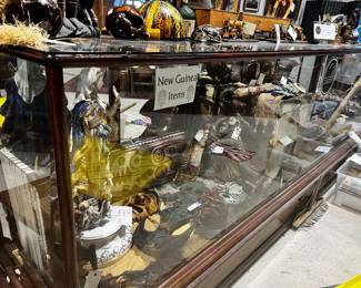 This 10’ Showcase has (6) doors in back for access