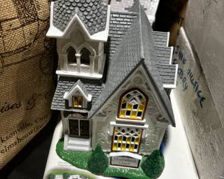 Dept 56 Village Houses / Christmas 
Meadowbrook Church