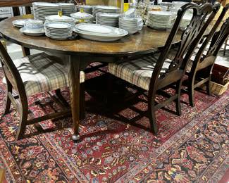 Large Dining Room Table & Chairs
Nice solid wood /Comfortable Sturdy Chairs
(6)
The area Carpet is 8 x 10