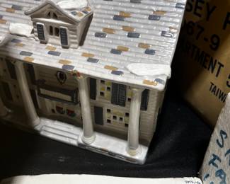 Dept 56 Williamsburg House