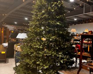 Large 9 1/2’ Faux Tree / Lit / Nice