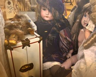 Other Collectible Dolls / Small Doll Trunk