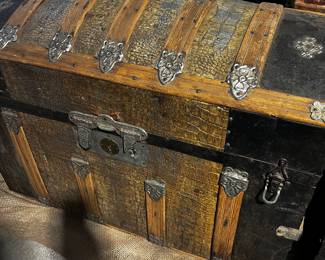 Several Nice TRUNKS ! Humpback & Flat Top
Some need Some restoration