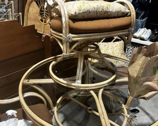 Rattan Glass Top Table / (4) Swivel Chair Set
Comfortable
