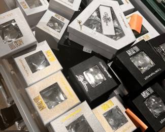 Lots Glass Paperweights / boxed
Clearing out