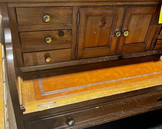 Small Cubby Hole Desk / Leather Top
Good Condition / Super Reasonable