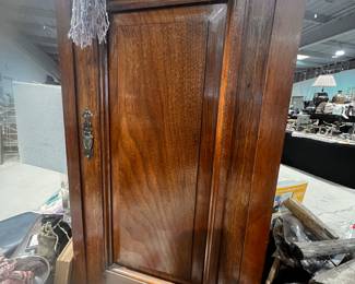 I door cabinet