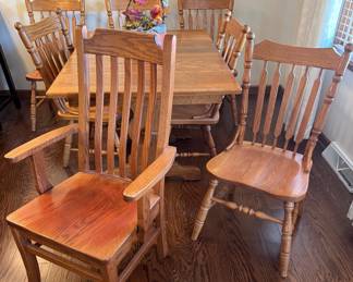 Oak table
7 chairs