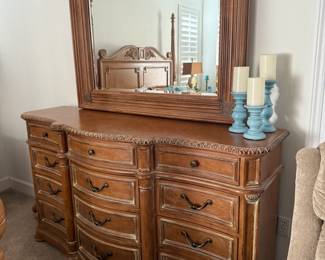 Dresser w/mirror
