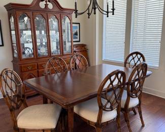 Tommy Bahama by Lexington 6-seat dining table w/additional leaf - GORGEOUS!!