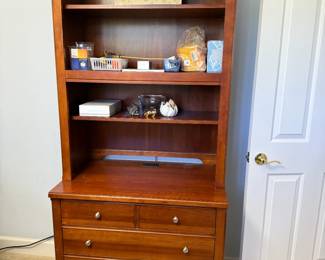 Thomasville bookcase (1 of 2)