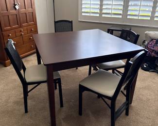 Game table w 4 chairs