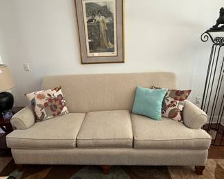 Very clean sofas! (Identical - 2 of 2)