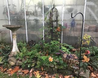Birdbath, decorative lawn ornaments
