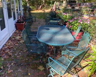 Woodward style table and 6 chairs comfortable spring chairs.