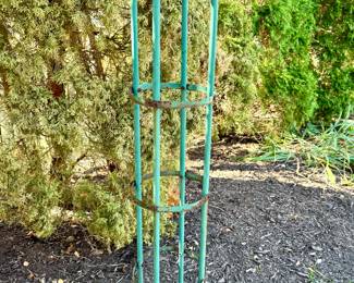 $60 - Obelisk trellis - 60h